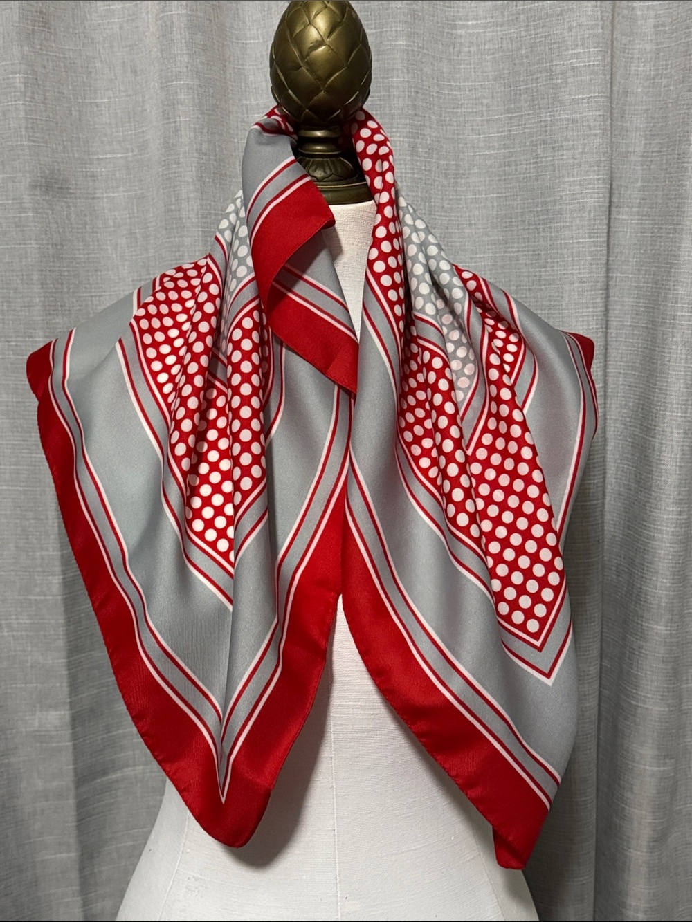 Gorgeous Vintage Scarf-Made in Italy-100% Polyester-Red/Blue/White-Polka Dot - Picture 5 of 15